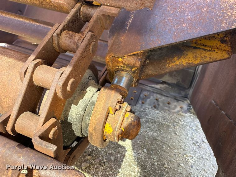 image for item NS9027 International 444  elevating scraper