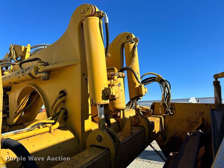 image for item NS9027 International 444  elevating scraper