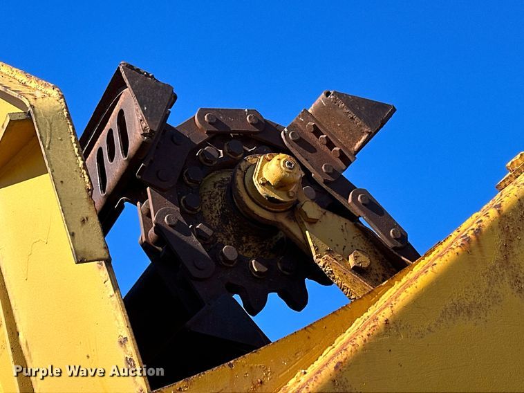 image for item NS9027 International 444  elevating scraper