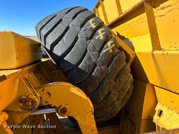 image for item NS9027 International 444  elevating scraper