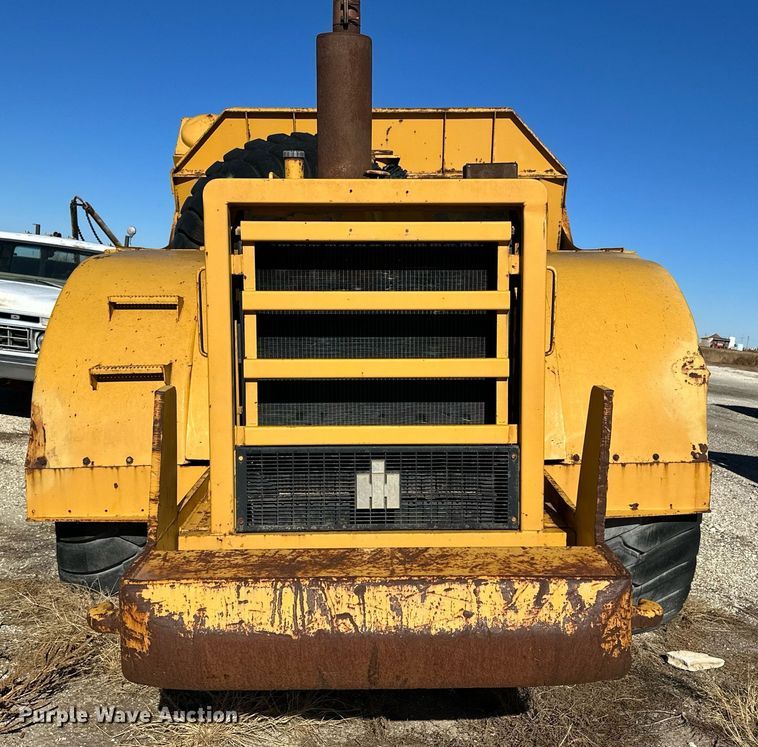 image for item NS9027 International 444  elevating scraper