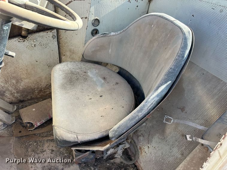 image for item NS9027 International 444  elevating scraper