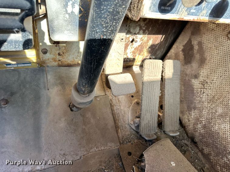 image for item NS9027 International 444  elevating scraper