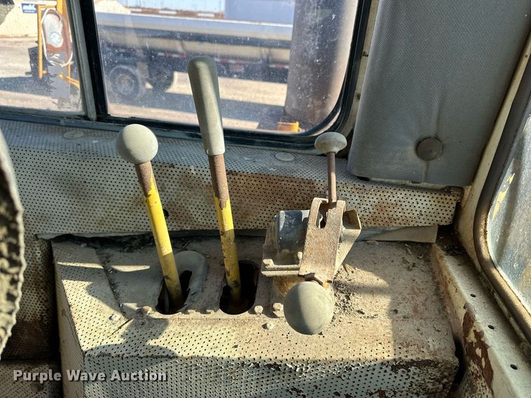 image for item NS9027 International 444  elevating scraper