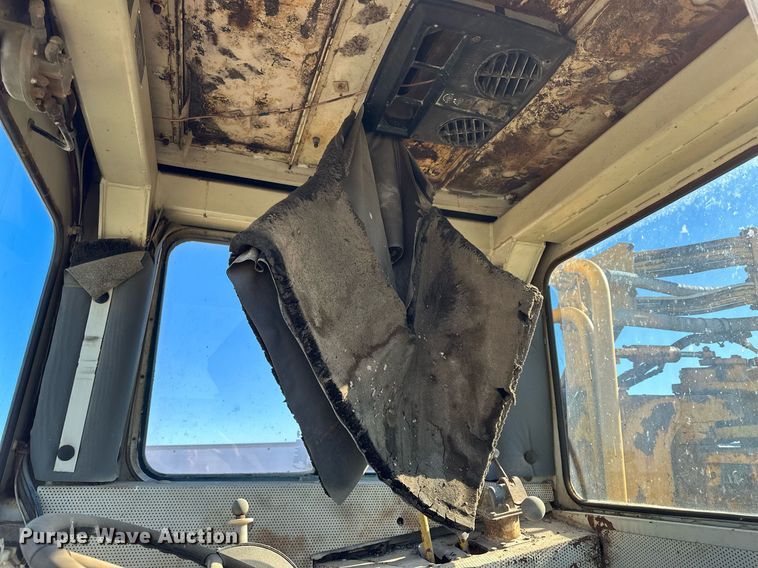 image for item NS9027 International 444  elevating scraper