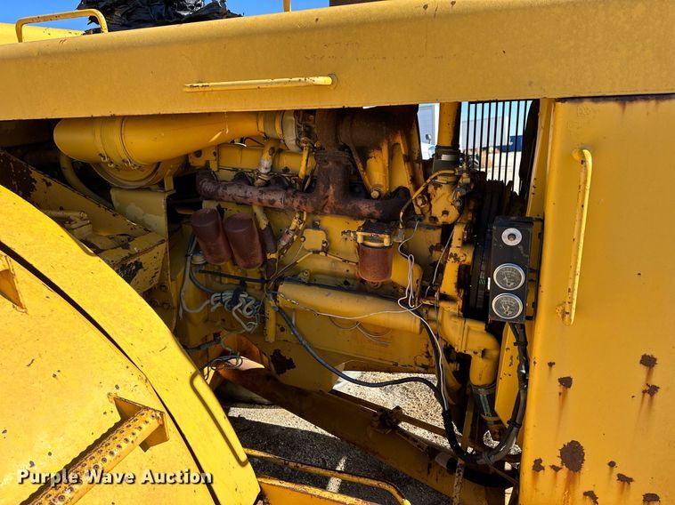 image for item NS9027 International 444  elevating scraper