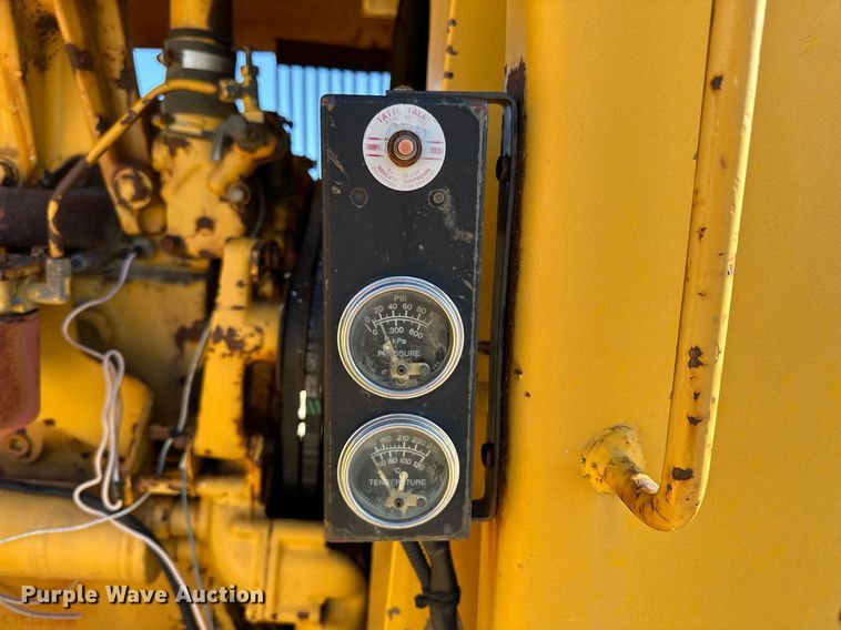 image for item NS9027 International 444  elevating scraper