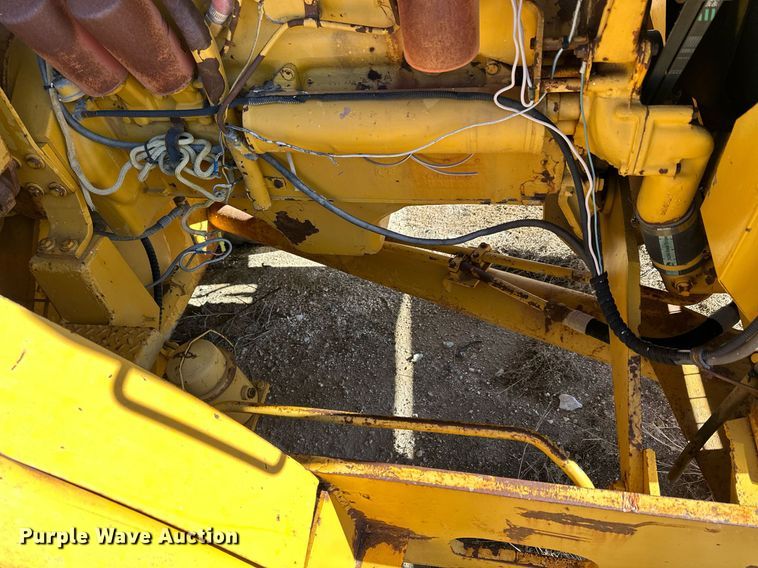 image for item NS9027 International 444  elevating scraper