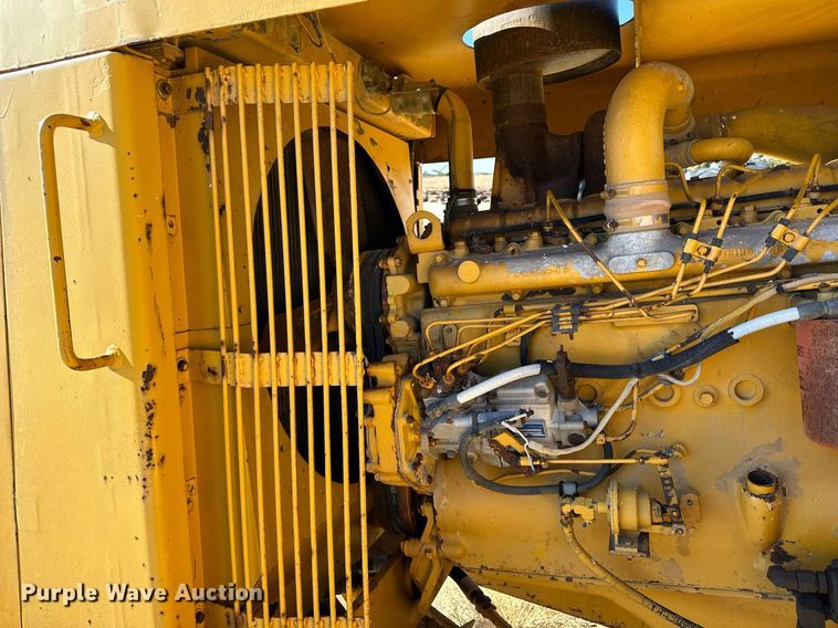 image for item NS9027 International 444  elevating scraper