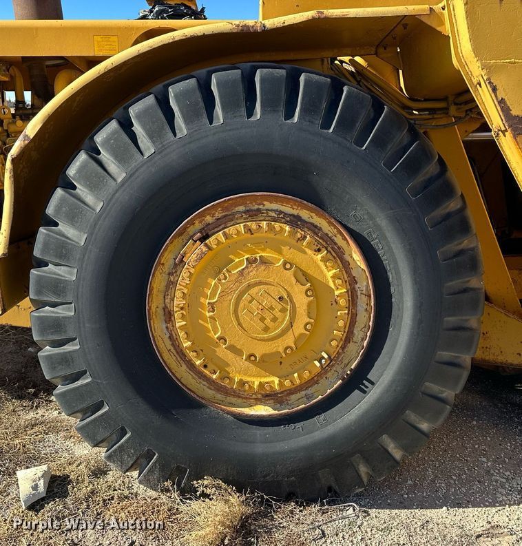 image for item NS9027 International 444  elevating scraper