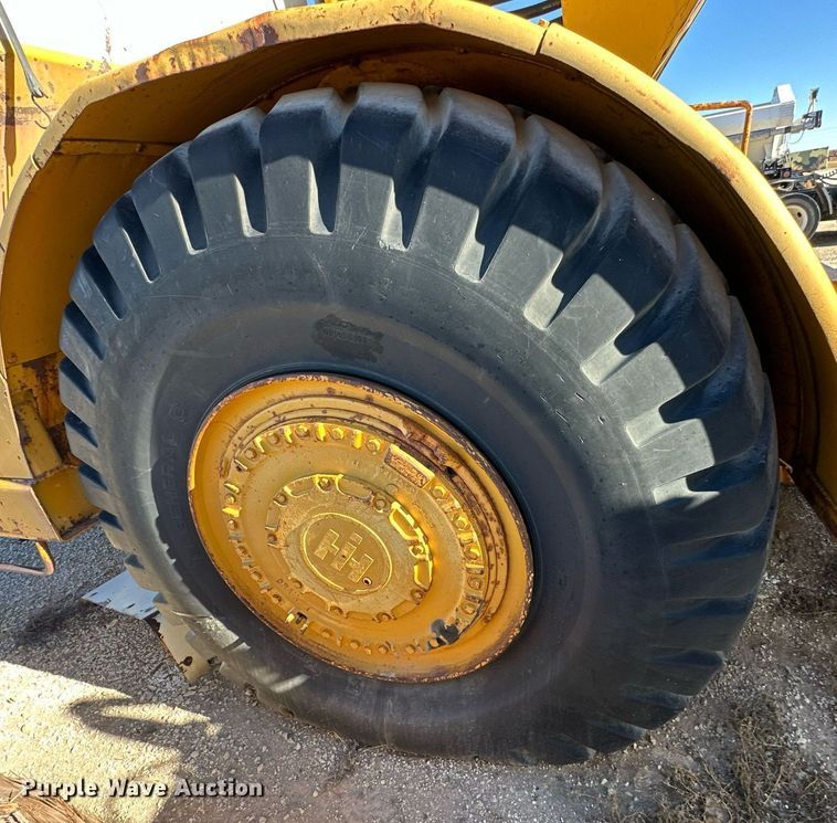 image for item NS9027 International 444  elevating scraper