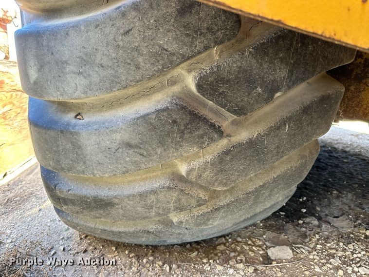 image for item NS9027 International 444  elevating scraper