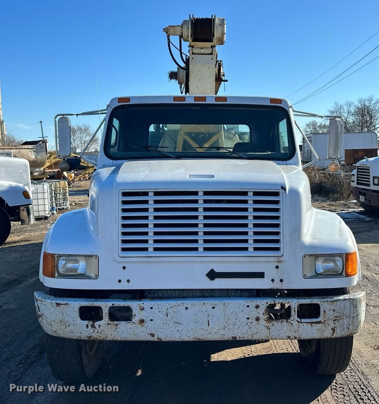 image for item NS9054 1993 International Navistar 4900  crane truck