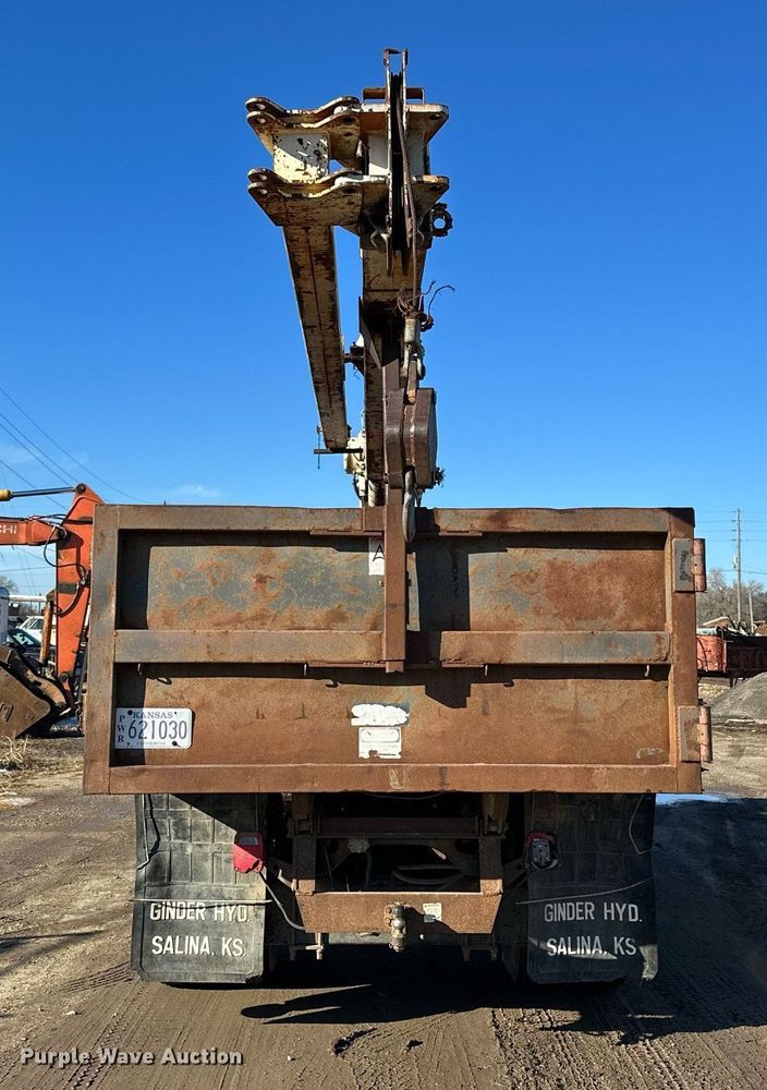 image for item NS9054 1993 International Navistar 4900  crane truck