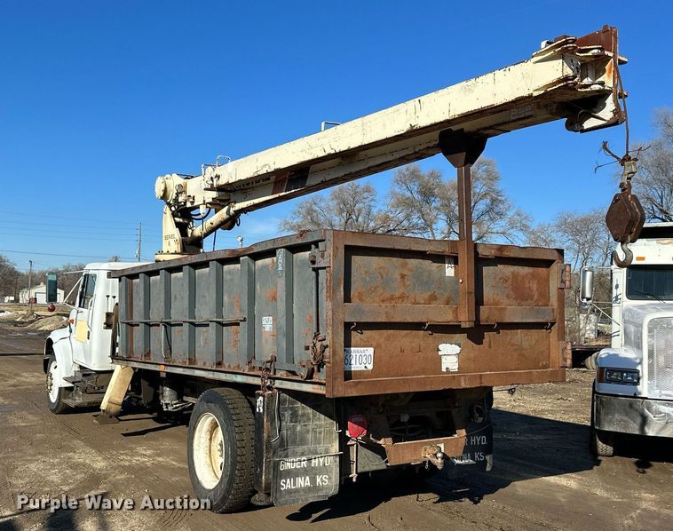image for item NS9054 1993 International Navistar 4900  crane truck