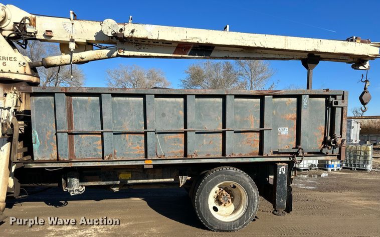 image for item NS9054 1993 International Navistar 4900  crane truck