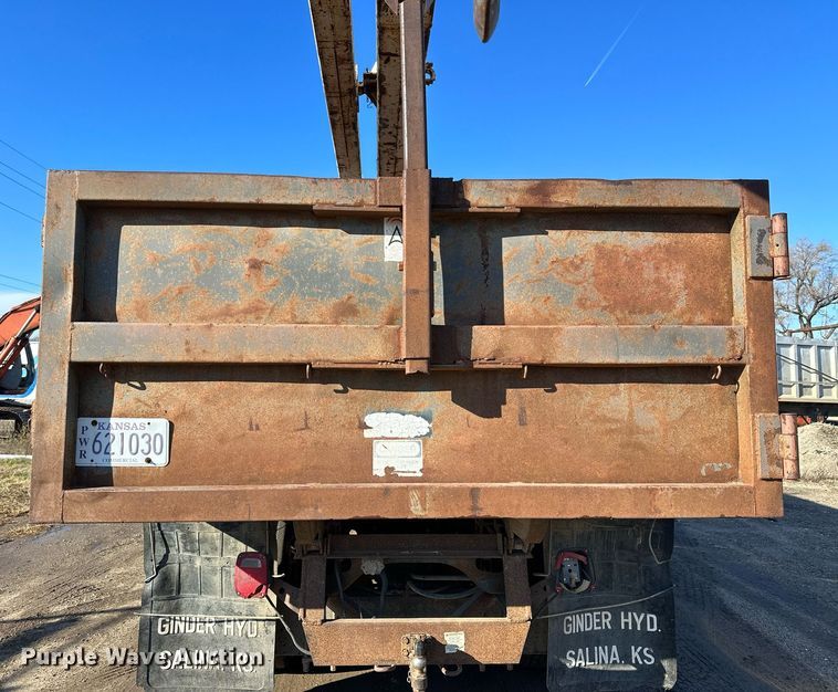 image for item NS9054 1993 International Navistar 4900  crane truck