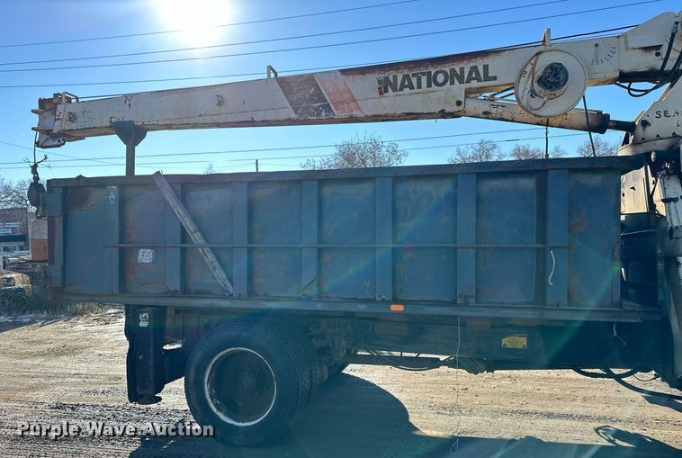 image for item NS9054 1993 International Navistar 4900  crane truck