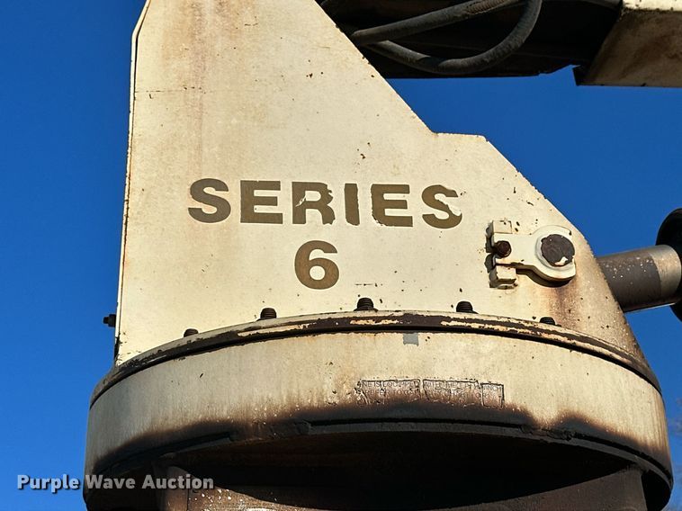 image for item NS9054 1993 International Navistar 4900  crane truck