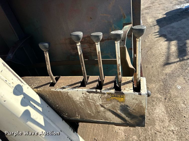 image for item NS9054 1993 International Navistar 4900  crane truck