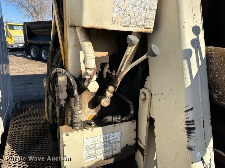 image for item NS9054 1993 International Navistar 4900  crane truck