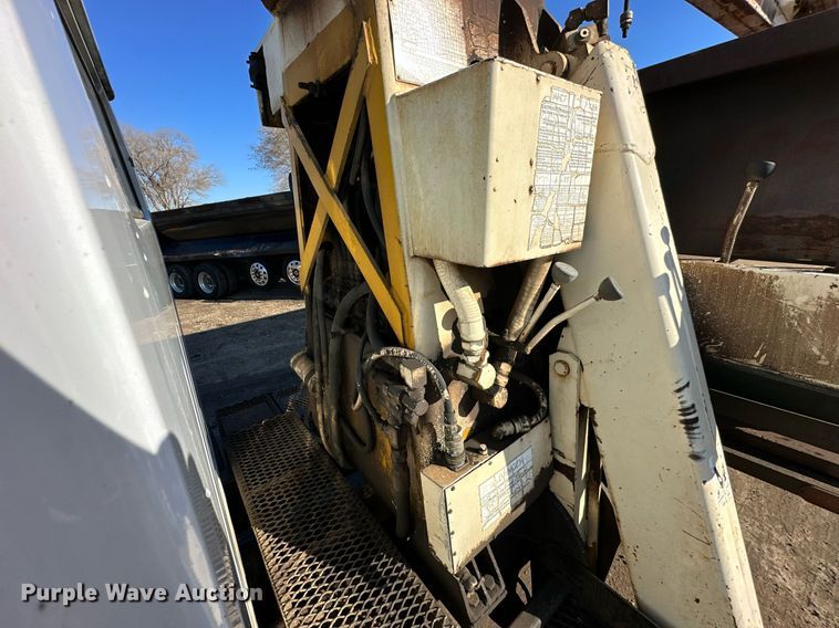 image for item NS9054 1993 International Navistar 4900  crane truck