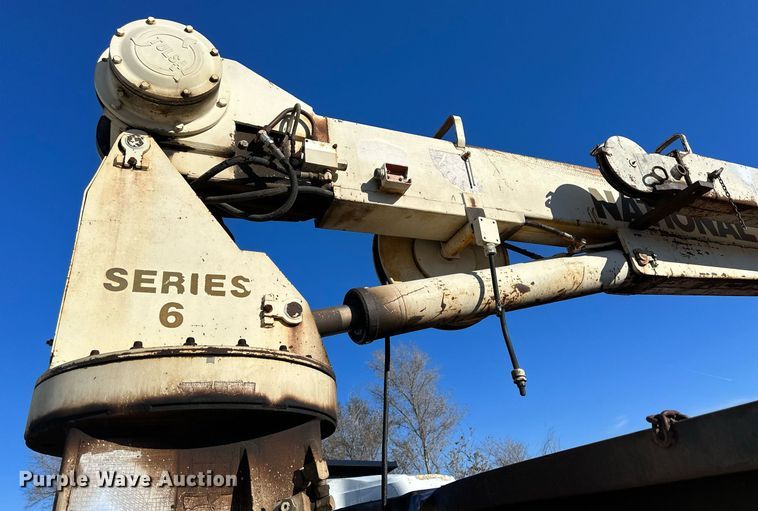 image for item NS9054 1993 International Navistar 4900  crane truck