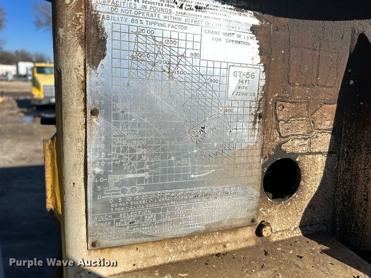 image for item NS9054 1993 International Navistar 4900  crane truck