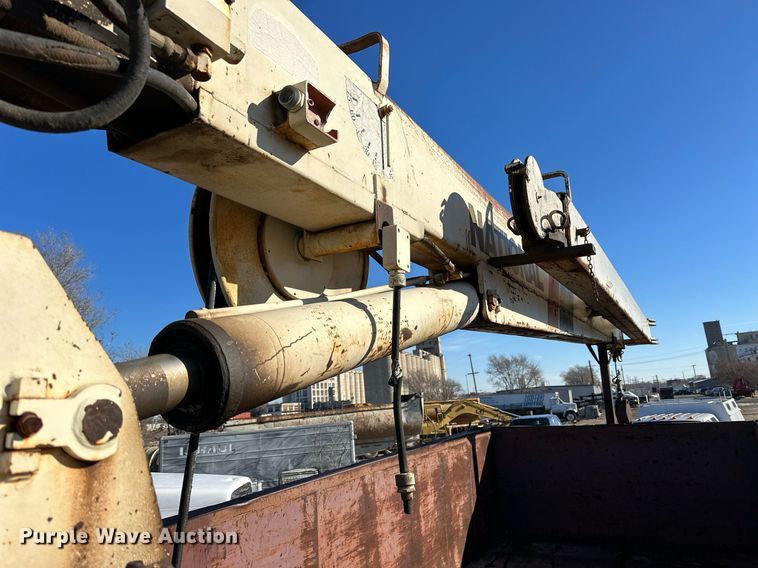 image for item NS9054 1993 International Navistar 4900  crane truck