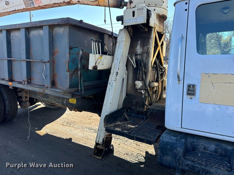 image for item NS9054 1993 International Navistar 4900  crane truck