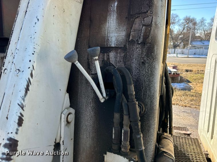 image for item NS9054 1993 International Navistar 4900  crane truck