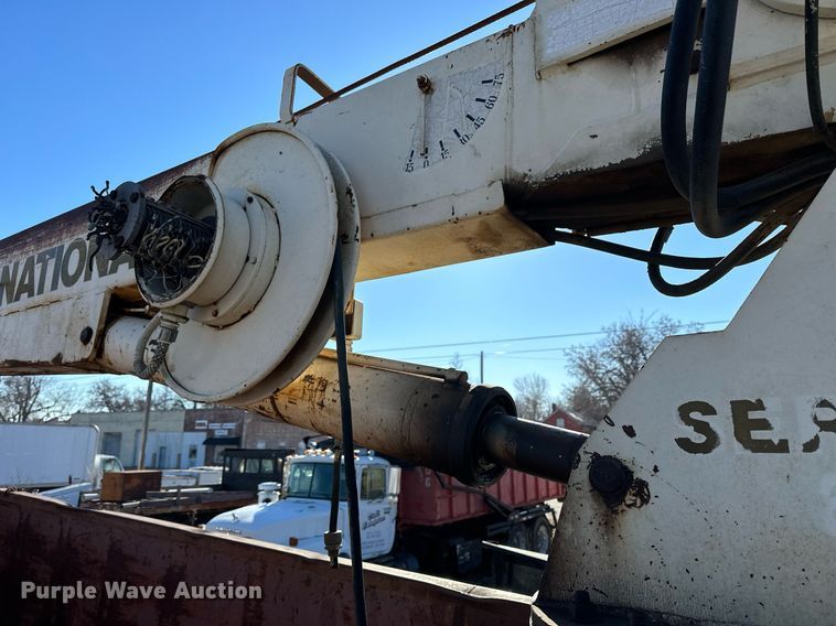 image for item NS9054 1993 International Navistar 4900  crane truck