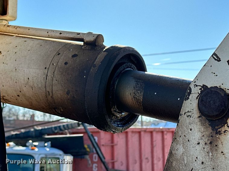 image for item NS9054 1993 International Navistar 4900  crane truck