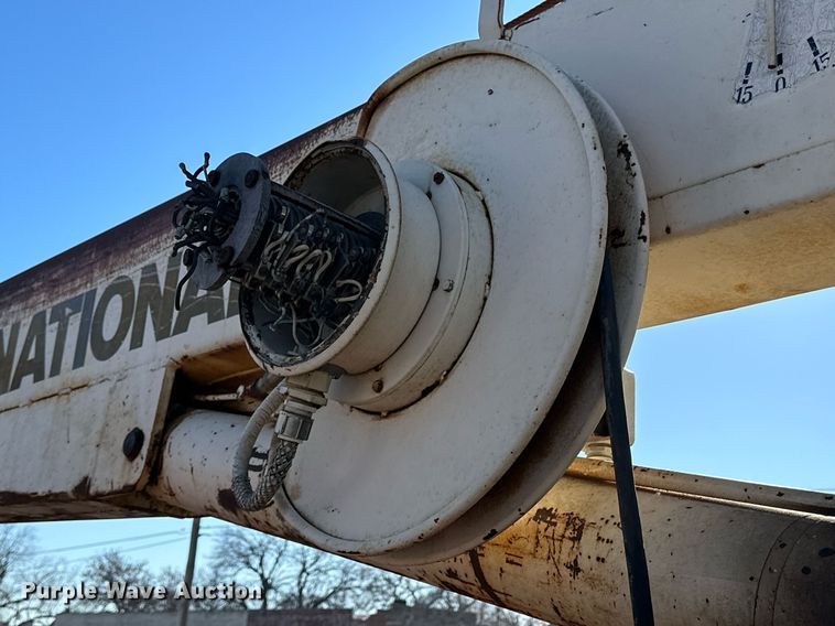 image for item NS9054 1993 International Navistar 4900  crane truck