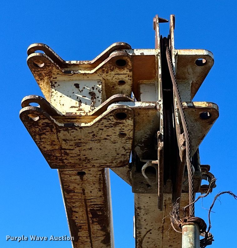 image for item NS9054 1993 International Navistar 4900  crane truck