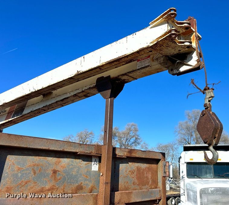 image for item NS9054 1993 International Navistar 4900  crane truck