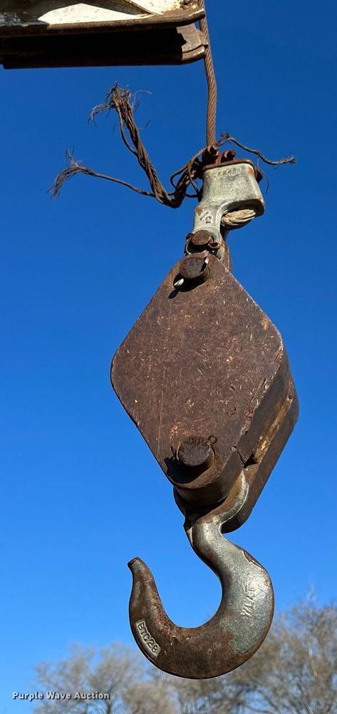 image for item NS9054 1993 International Navistar 4900  crane truck