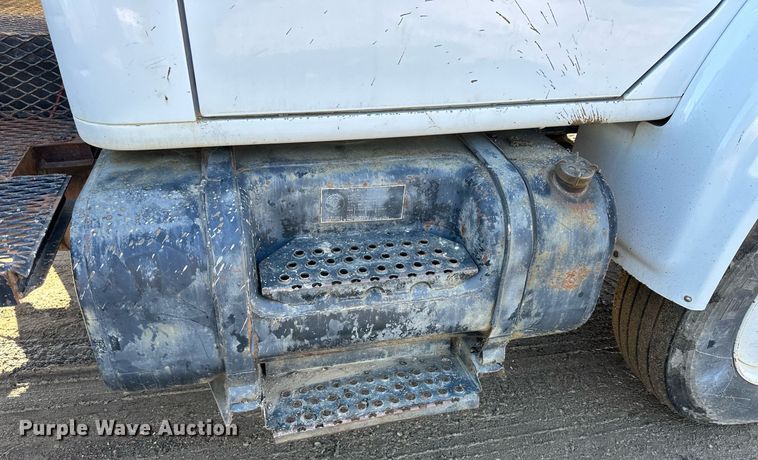 image for item NS9054 1993 International Navistar 4900  crane truck