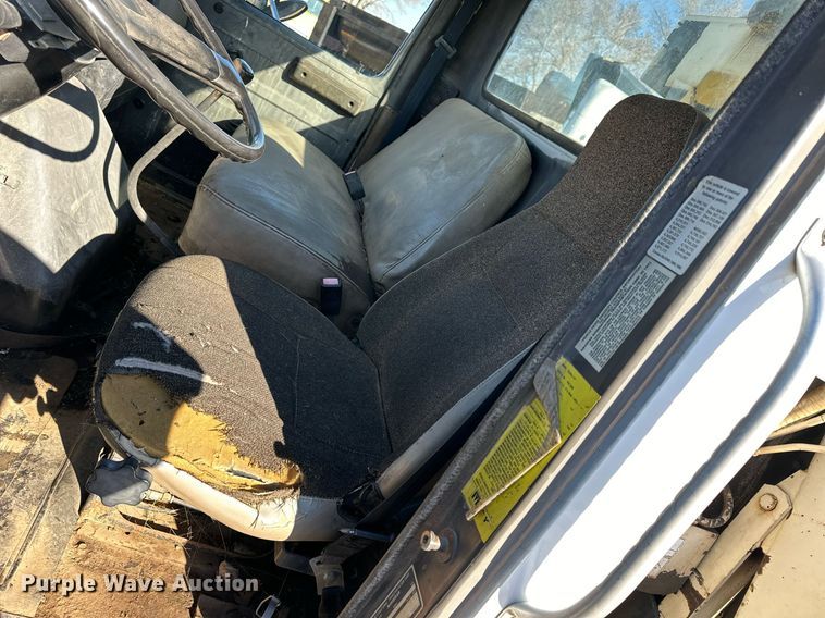 image for item NS9054 1993 International Navistar 4900  crane truck