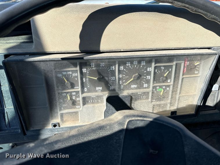 image for item NS9054 1993 International Navistar 4900  crane truck