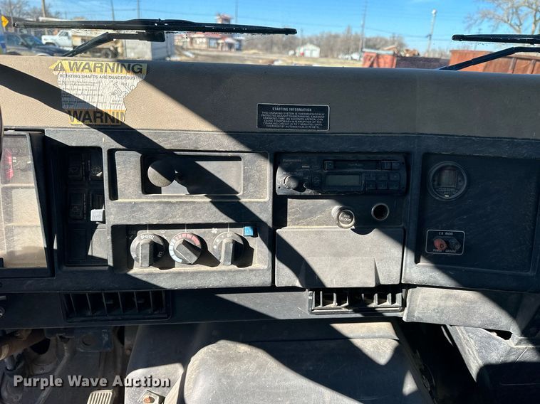 image for item NS9054 1993 International Navistar 4900  crane truck