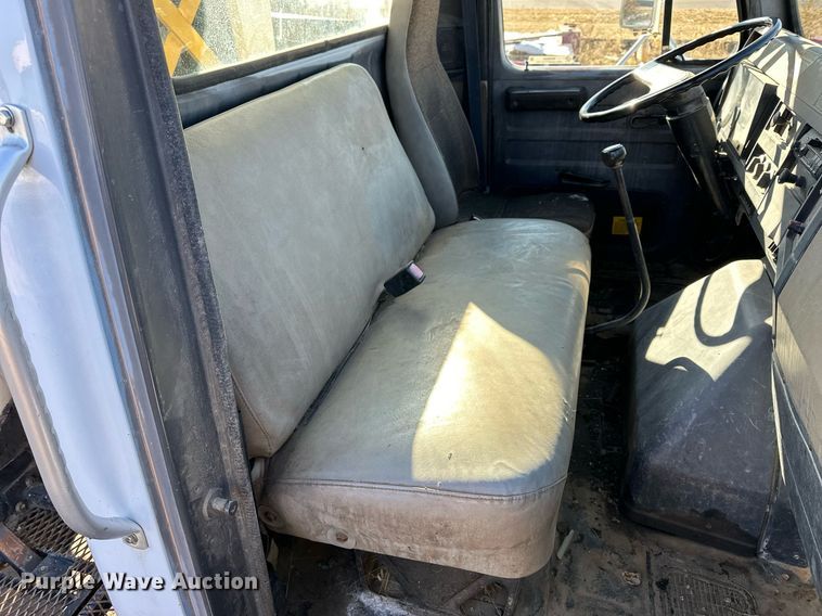 image for item NS9054 1993 International Navistar 4900  crane truck