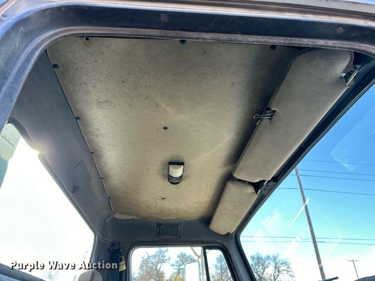 image for item NS9054 1993 International Navistar 4900  crane truck