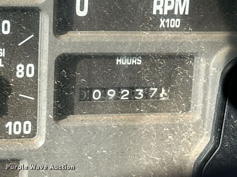 image for item NS9054 1993 International Navistar 4900  crane truck