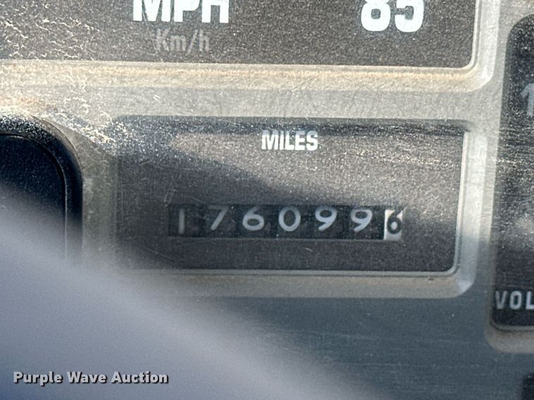 image for item NS9054 1993 International Navistar 4900  crane truck