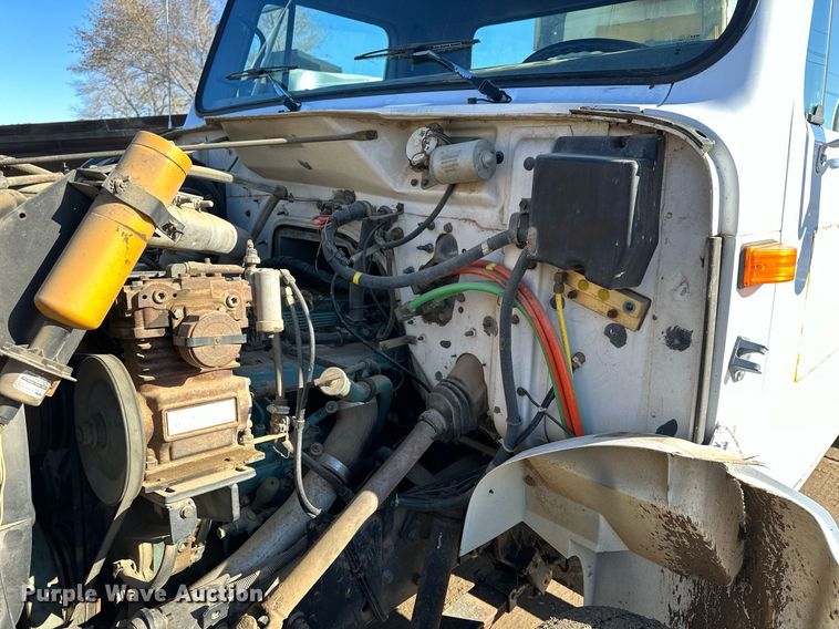 image for item NS9054 1993 International Navistar 4900  crane truck