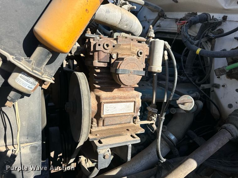 image for item NS9054 1993 International Navistar 4900  crane truck