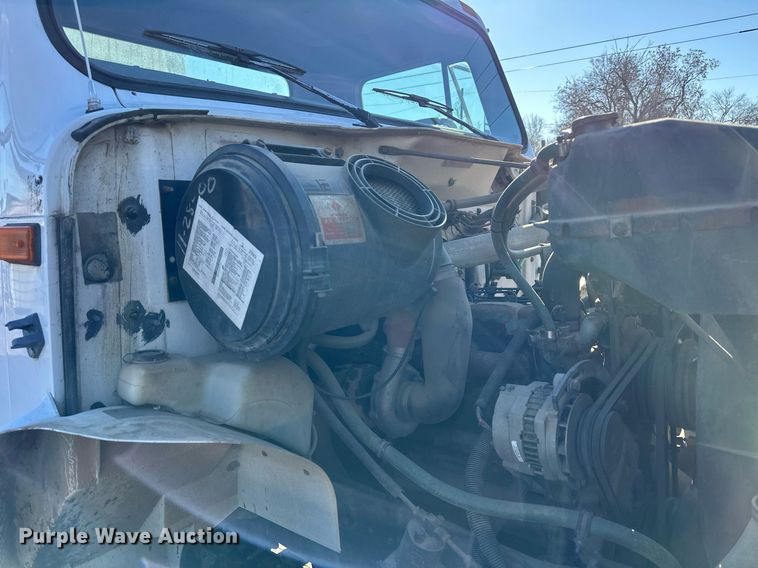 image for item NS9054 1993 International Navistar 4900  crane truck