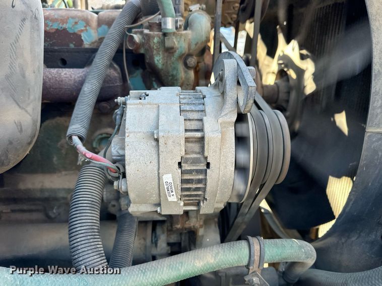 image for item NS9054 1993 International Navistar 4900  crane truck