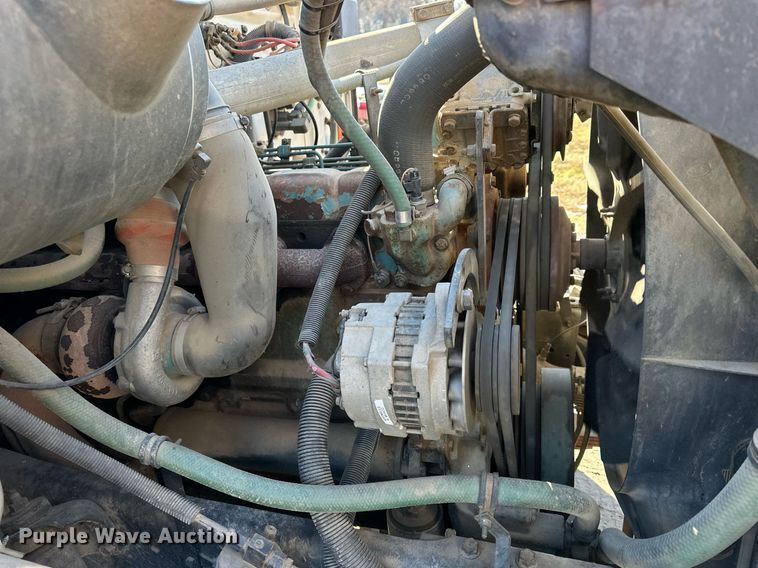 image for item NS9054 1993 International Navistar 4900  crane truck